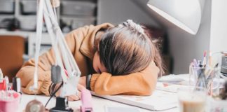 Gen Z Stress at Work: Survey Reveals Over 1,000 Unread Emails