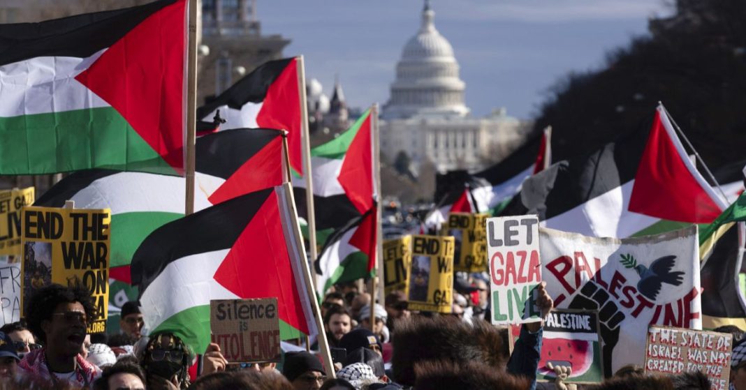 "Pro-Palestinian Protesters Vandalize WWI Memorial & Burn American Flag at Met Gala Protests | Latest News"