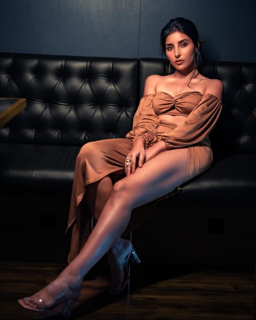 Harshita gaur sexy legs