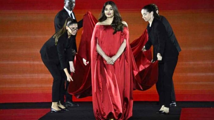 Aishwarya shines at Paris Fashion Week 2024, celebrity models add to the glory of the show