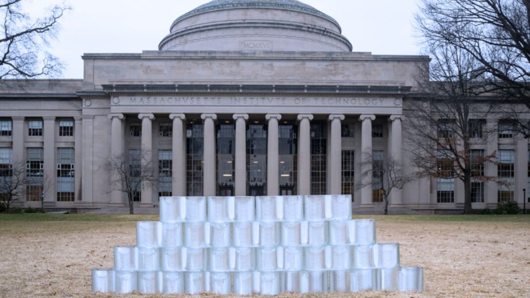 MIT engineers used 3D printing to create strong glass bricks