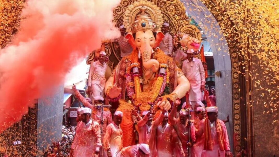 Security tightened on last day of Ganpati immersion in Mumbai, more than 24,000 police deployed