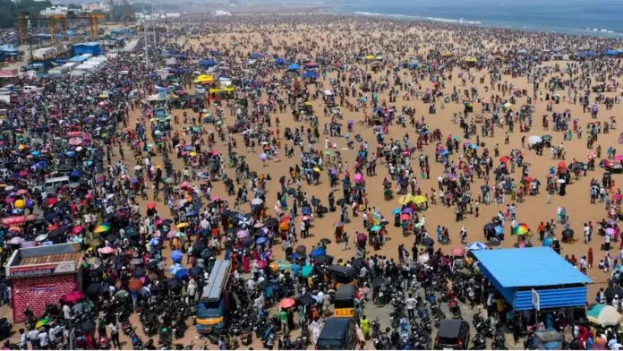 Crowd and lack of water caused havoc in Chennai Air Show, 5 died