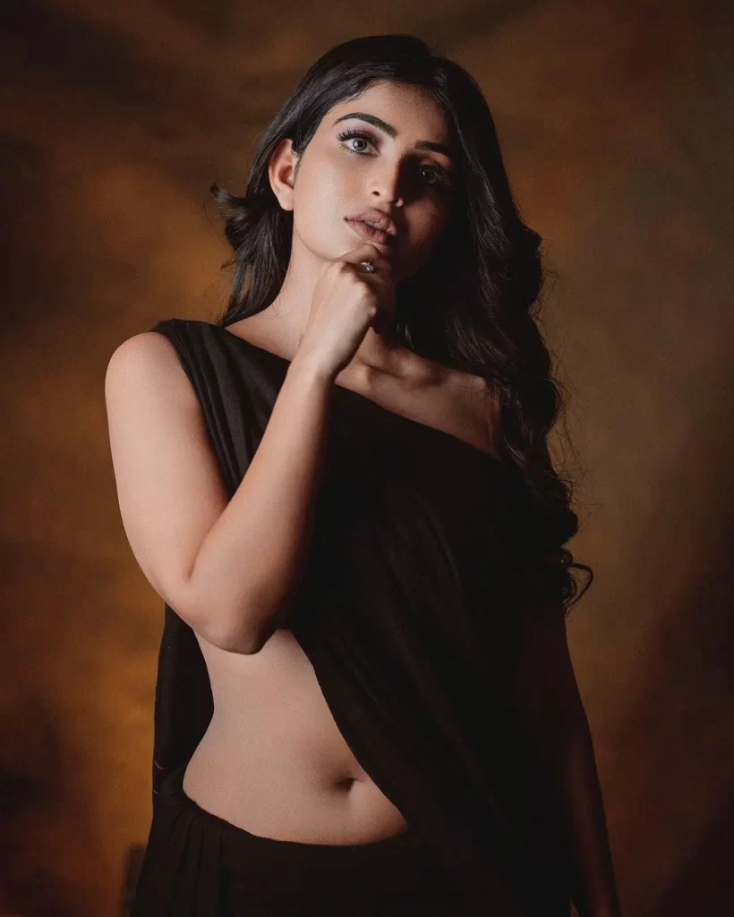 South Actress Deep Navel Pics Hot & sexy