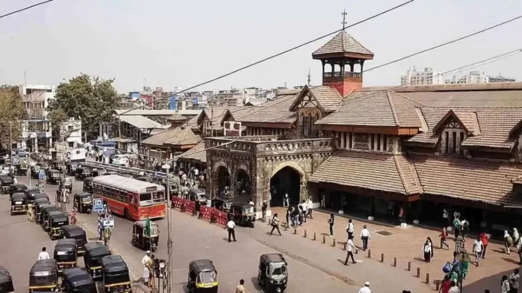 Stampede at Mumbai's Bandra Terminus due to Diwali rush, 9 injured