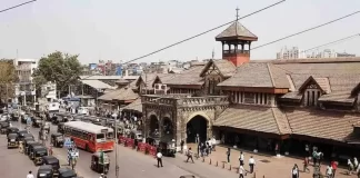 Stampede at Mumbai's Bandra Terminus due to Diwali rush, 9 injured