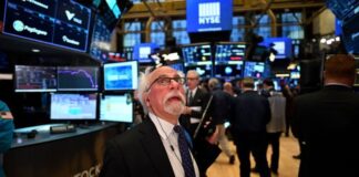 Big fall in stock market before US election, down by 1000 points