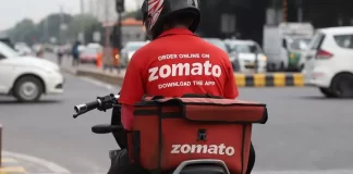 Zomato delivery agent forced to remove Santa Claus costume in Indore. Video goes viral