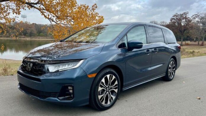 2025 Honda Odyssey Elite showcasing a modern, sleek exterior design.