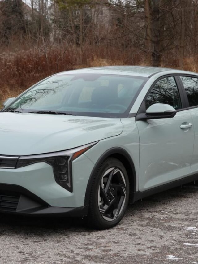 Kia K4 exterior design with bold front grille and sleek LED headlights