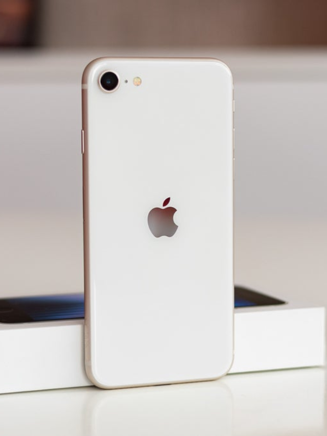 Apple iPhone 16e: iOS 18.3, A18 chip, advanced connectivity.