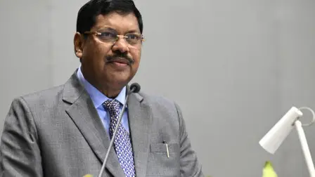 क्या पूरे देश में लगेगा पटाखों पर बैन? CJI गवई का बड़ा बयान 3 CJI